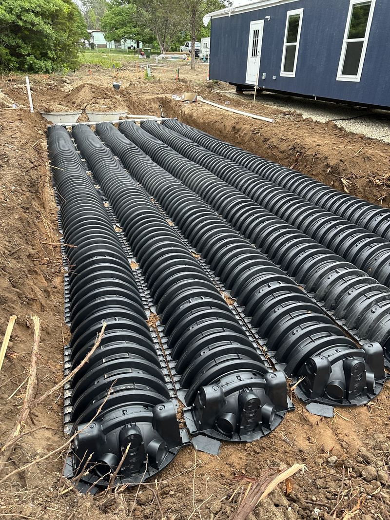 Six rows of leaching chamber set in trench